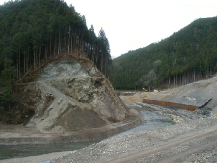 熊野川坪内地区土砂災害緊急対策工事