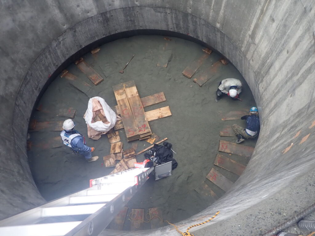 圧入沈下掘削作業