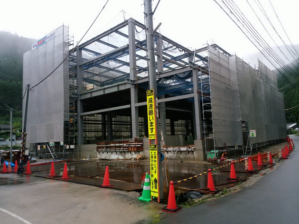 鉄骨建方完了