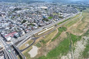 紀の川二見地区中流築堤護岸他工事